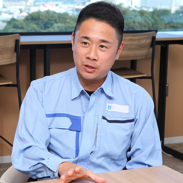 溶媒を用いた設備の試運転、データの確認担当 甲種危険物取扱者 藤枝工場 製造10グループ 2011年入社